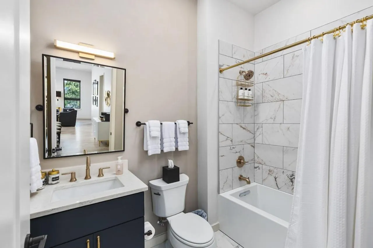 Upscale Music Row Corner Unit With Patio Rooftop With City View And Gym Нэшвилл Апартаменты