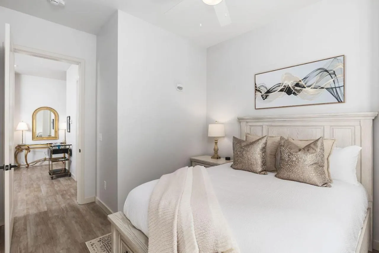 Upscale Music Row Corner Unit With Patio Rooftop With City View And Gym Нэшвилл