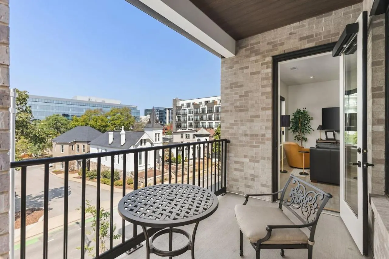 Upscale Music Row Corner Unit With Patio Rooftop With City View And Gym Нэшвилл