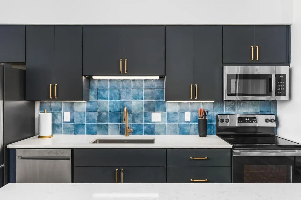Апартаменты Upscale Music Row Corner Unit With Patio Rooftop With City View And Gym Нэшвилл