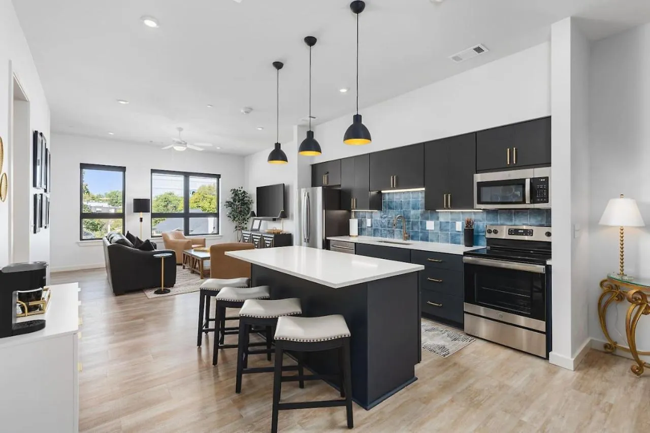Upscale Music Row Corner Unit With Patio Rooftop With City View And Gym Нэшвилл