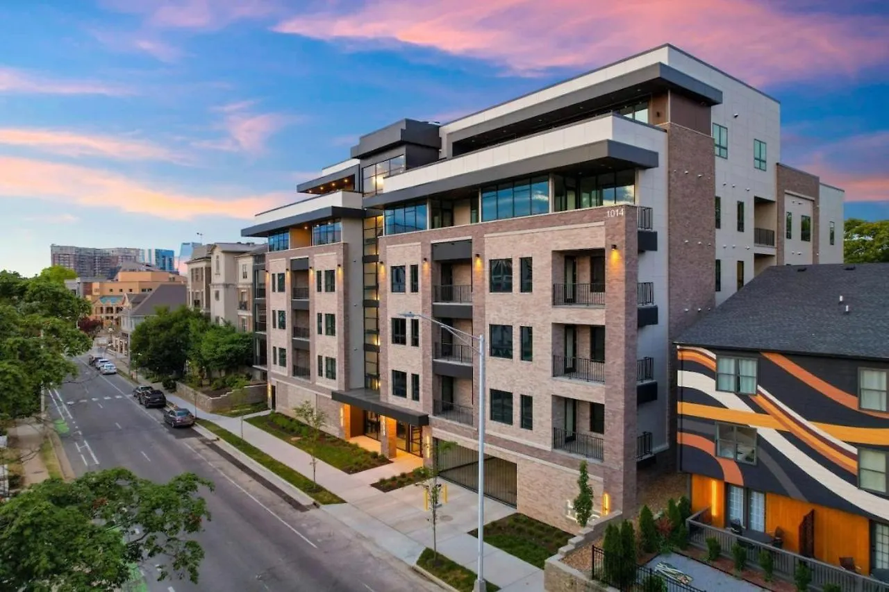 Upscale Music Row Corner Unit With Patio Rooftop With City View And Gym Нэшвилл