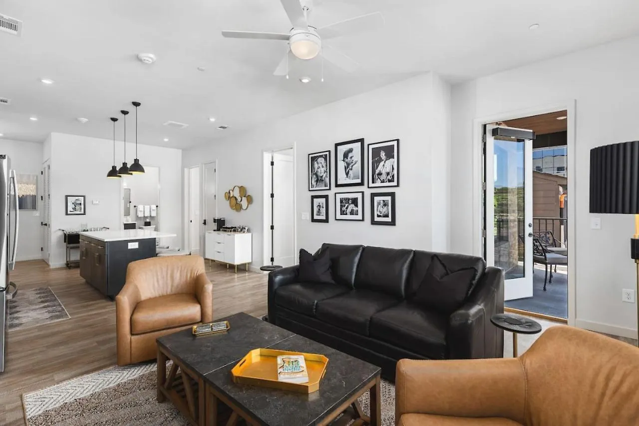 Апартаменты Upscale Music Row Corner Unit With Patio Rooftop With City View And Gym Нэшвилл США