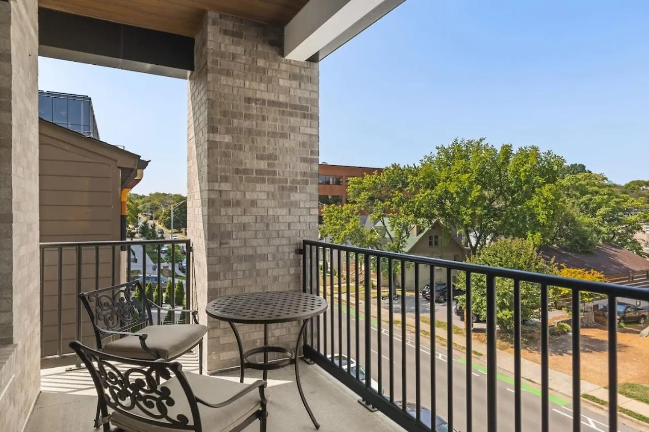Upscale Music Row Corner Unit With Patio Rooftop With City View And Gym Нэшвилл