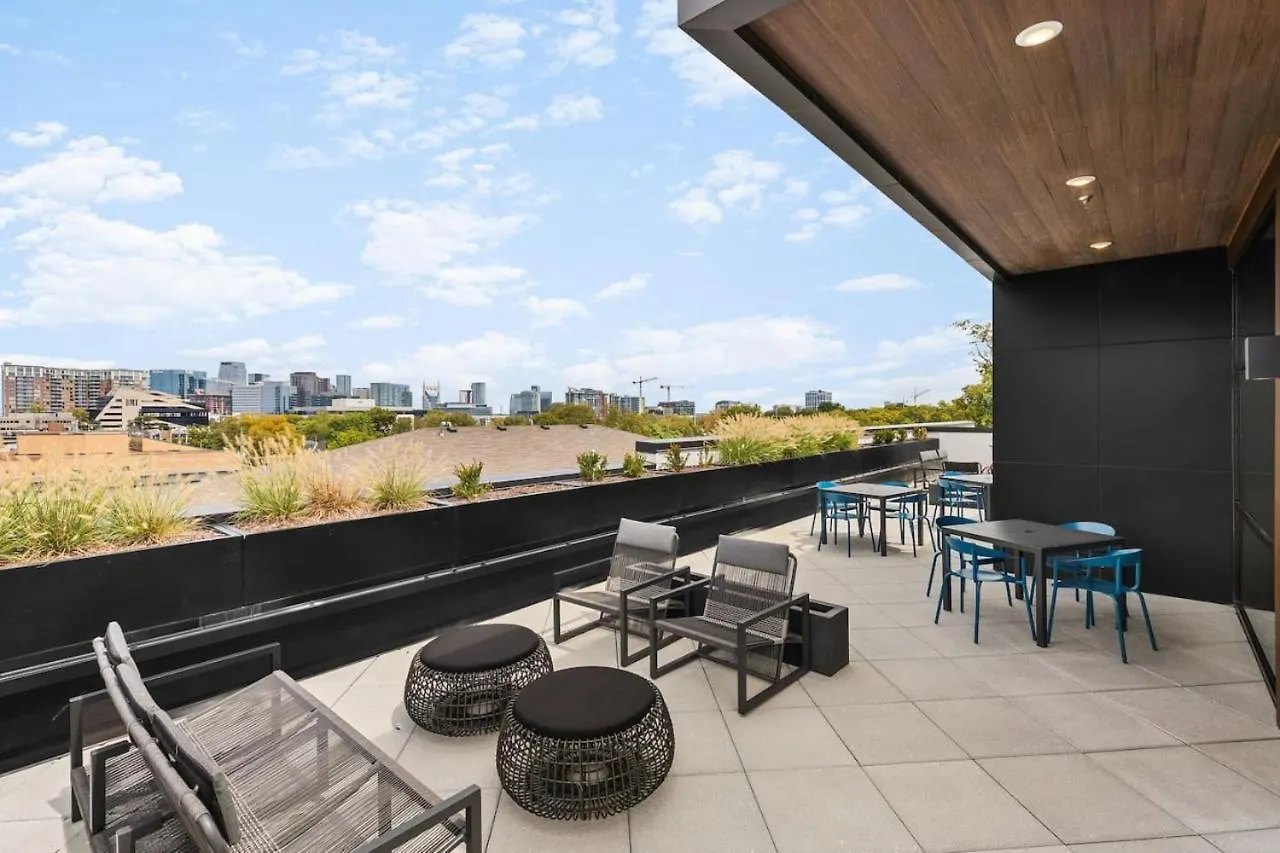 Апартаменты Upscale Music Row Corner Unit With Patio Rooftop With City View And Gym Нэшвилл