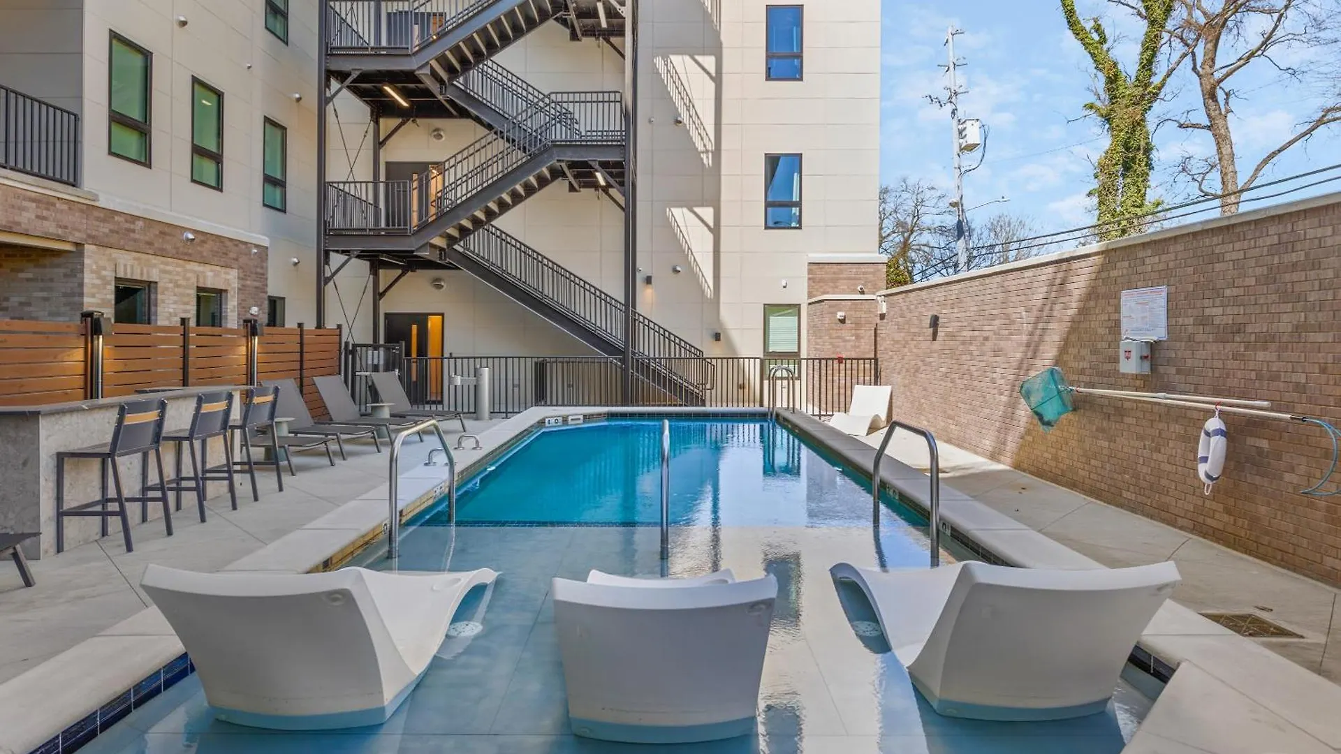 Апартаменты Upscale Music Row Corner Unit With Patio Rooftop With City View And Gym Нэшвилл
